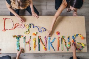 Der Begriff "Design Thinking" aus Prototypingmaterialien gebaut