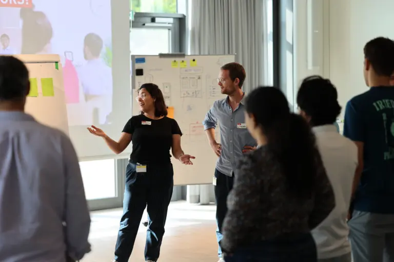 Teilnehmende einer Design Thinking Begleitung mit INNOKI Berlin
